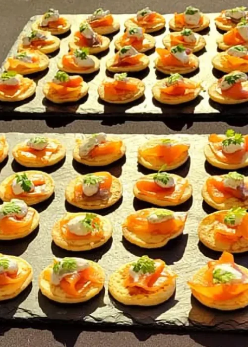Plateau de bouchées préparées avec soin -fête, retraite brunch buffet anniversaire livraison - Traiteur - Régusse ( Var )